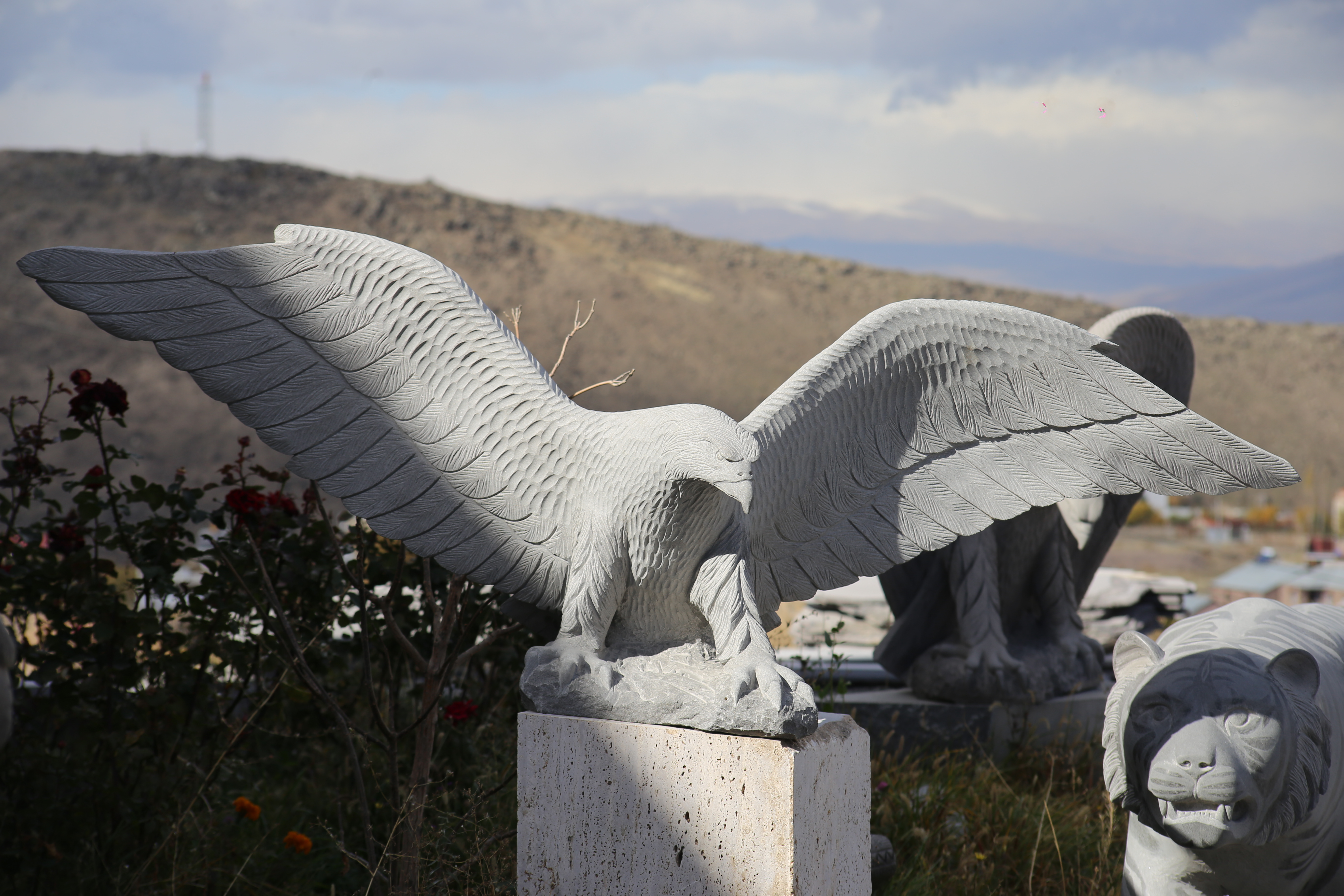Արծիվ - արձան
